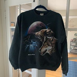 Alaska Wolf/Moon Graphic Sweatshirt